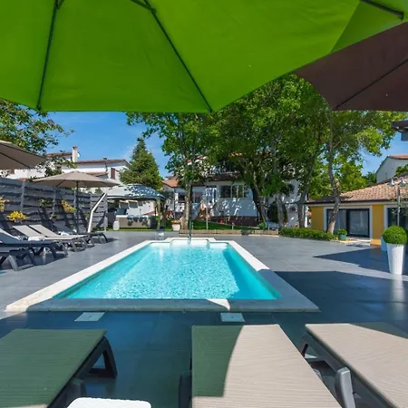 Casa vacanze 4928-11 For 4 Pers In *