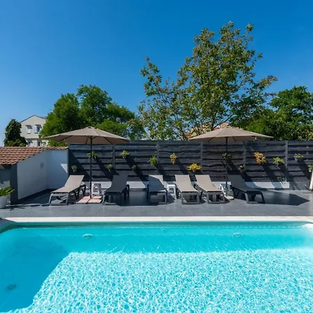 4928-11 For 4 Pers In *