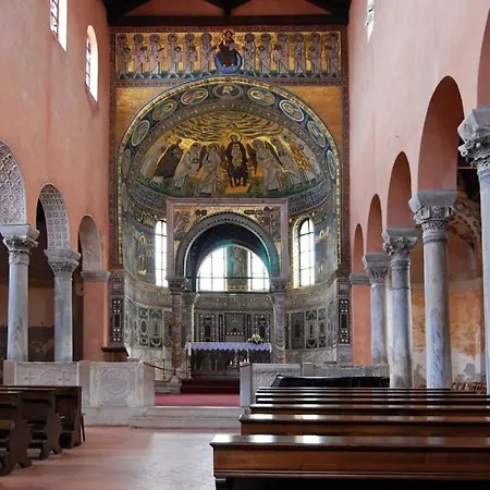 Casa vacanze 4928-11 For 4 Pers In Porec