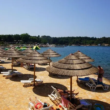 4928-11 For 4 Pers In Poreč