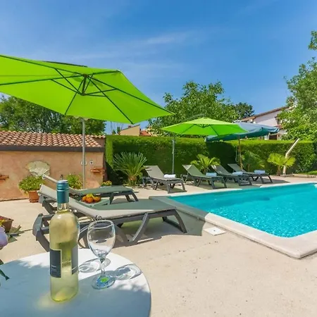 Casa vacanze 4928-11 For 4 Pers In Porec