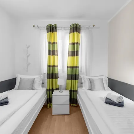 4928-11 For 4 Pers In Casa vacanze Porec