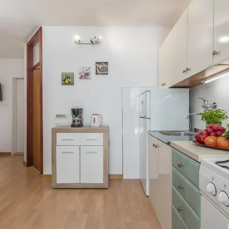 4928-11 For 4 Pers In *