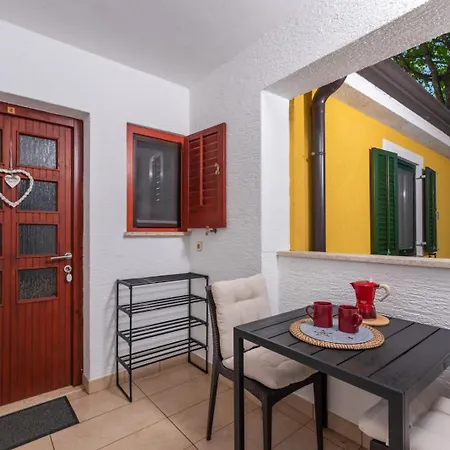 4928-11 For 4 Pers In *