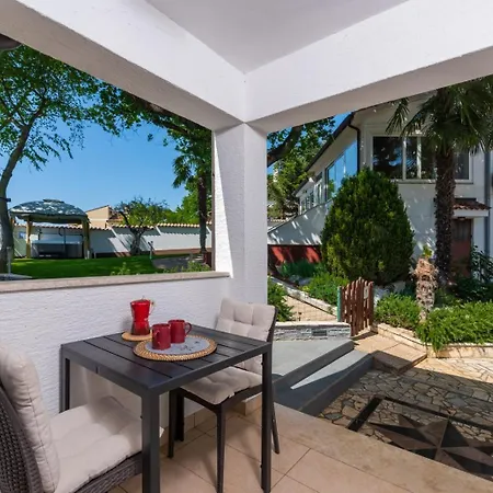 4928-11 For 4 Pers In