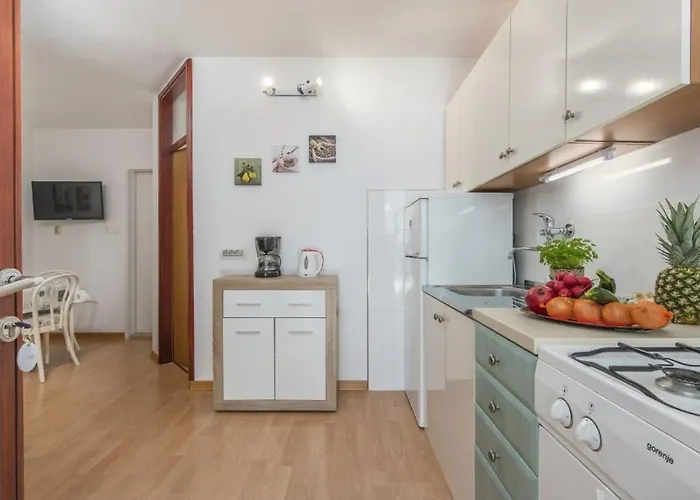 4928-11 For 4 Pers In *