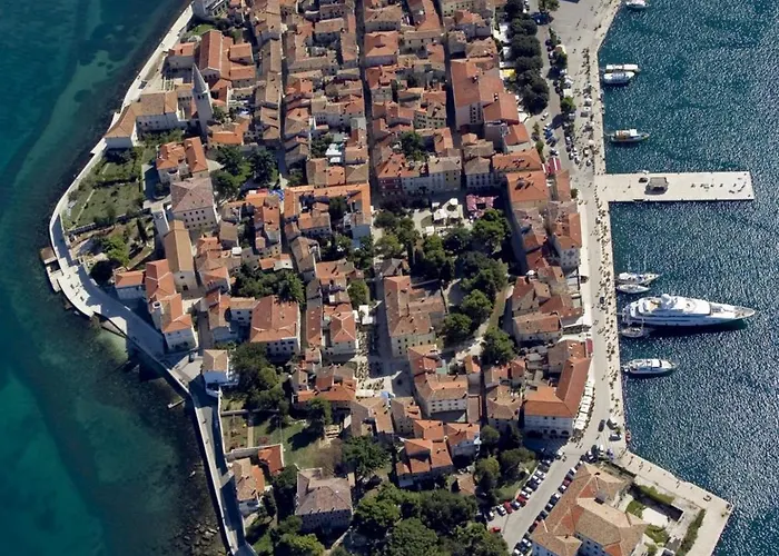 4928-11 For 4 Pers In Poreč