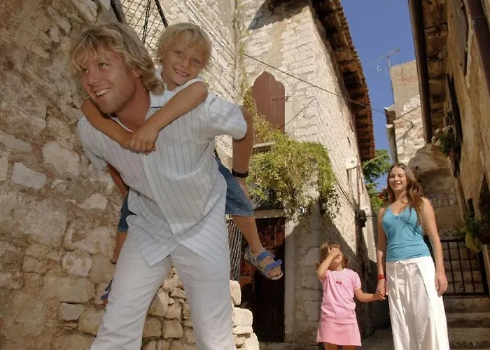 4928-11 For 4 Pers In *