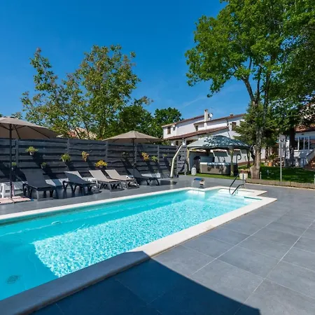 4928-11 For 4 Pers In Πόρετς