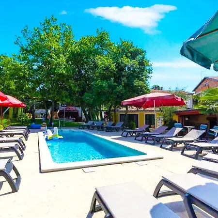 4928-11 For 4 Pers In *