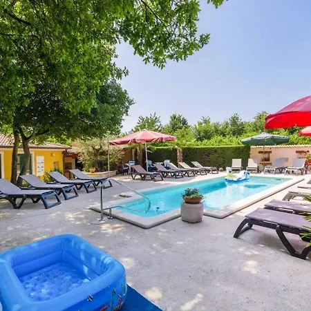 4928-11 For 4 Pers In Porec