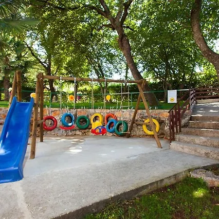 4928-11 For 4 Pers In