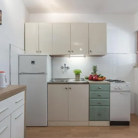 Holiday home 4928-11 For 4 Pers In