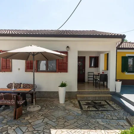 4928-11 For 4 Pers In * Πόρετς