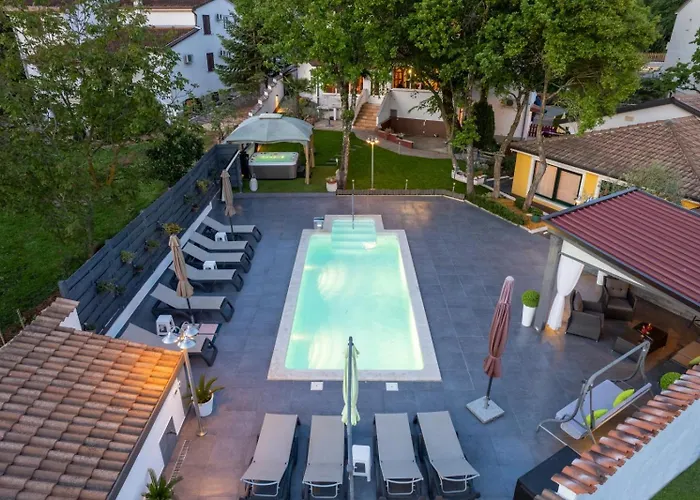 Ferienhaus 4928-11 For 4 Pers In *