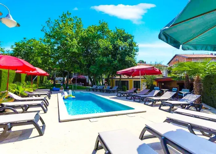 4928-11 For 4 Pers In *