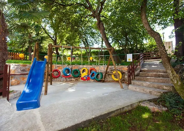 4928-11 For 4 Pers In