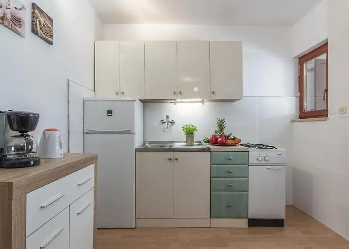 Ferienhaus 4928-11 For 4 Pers In