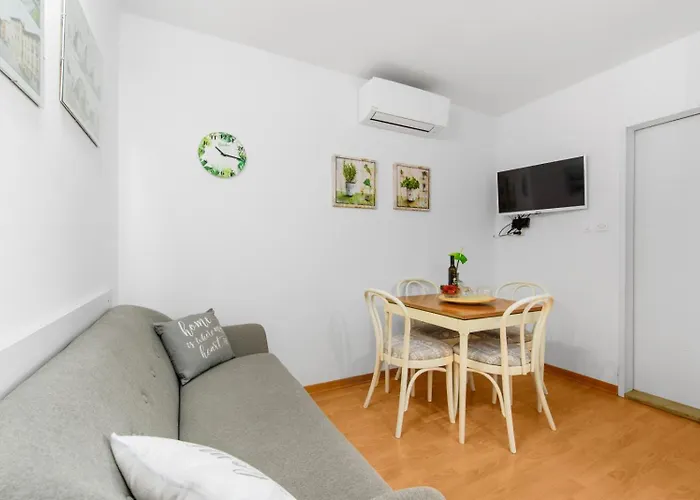 4928-11 For 4 Pers In Ferienhaus Poreč