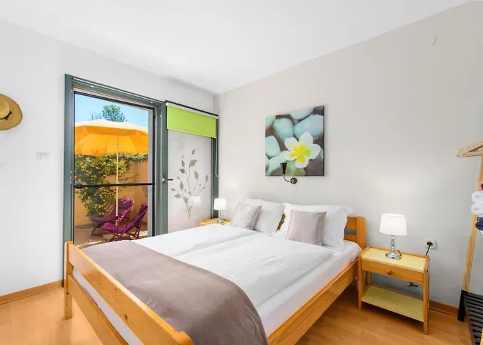 4928-11 For 4 Pers In