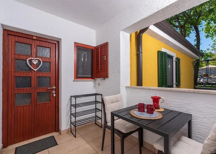 4928-11 For 4 Pers In *