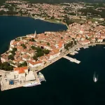 4928-11 For 4 Pers In Prázdninový dům Poreč