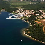 4928-11 For 4 Pers In * Poreč